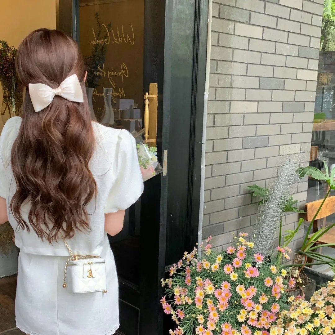 我们中的一个被绊倒